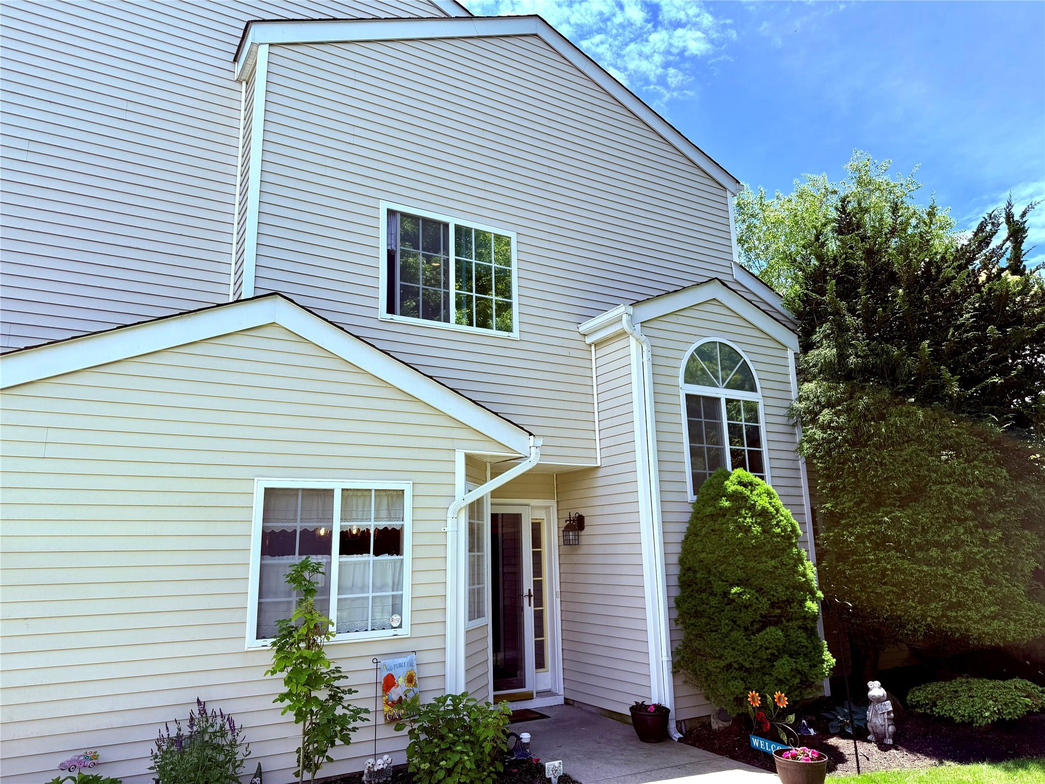 186 Gothic Circle, Manorville, New York image 2