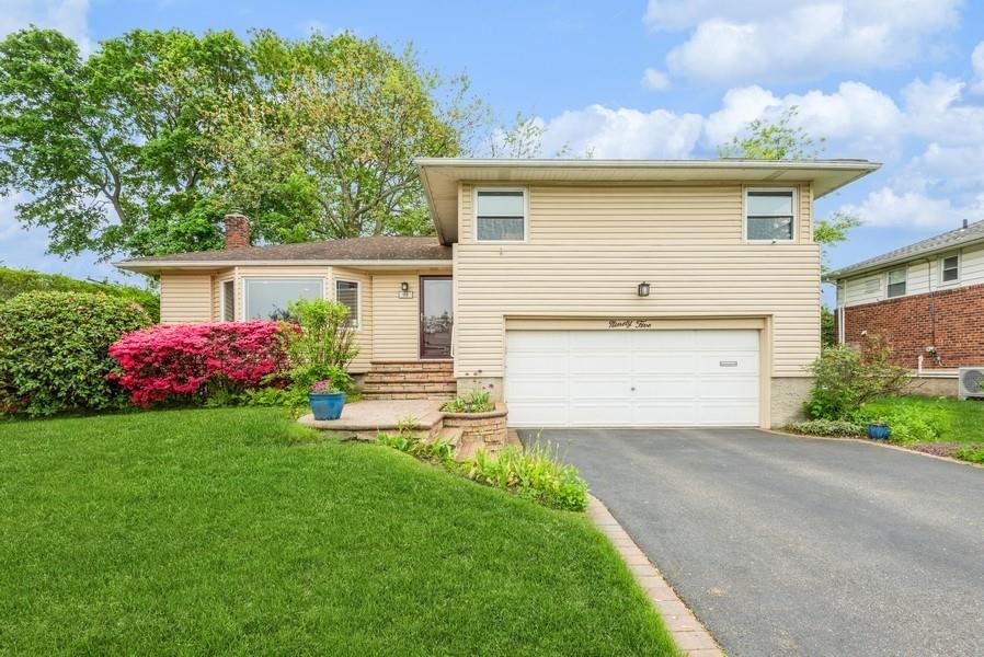 95 Nassau Avenue, Plainview, New York image 1
