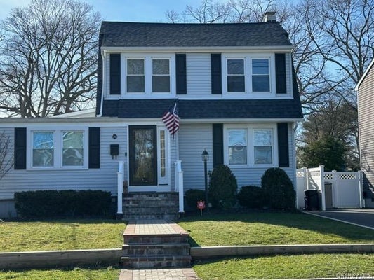 26 FREDERICK AVE, BABYLON, NY 11702 - Image a68e180ee2f9744ab30f63ceca0b2e50/350657693