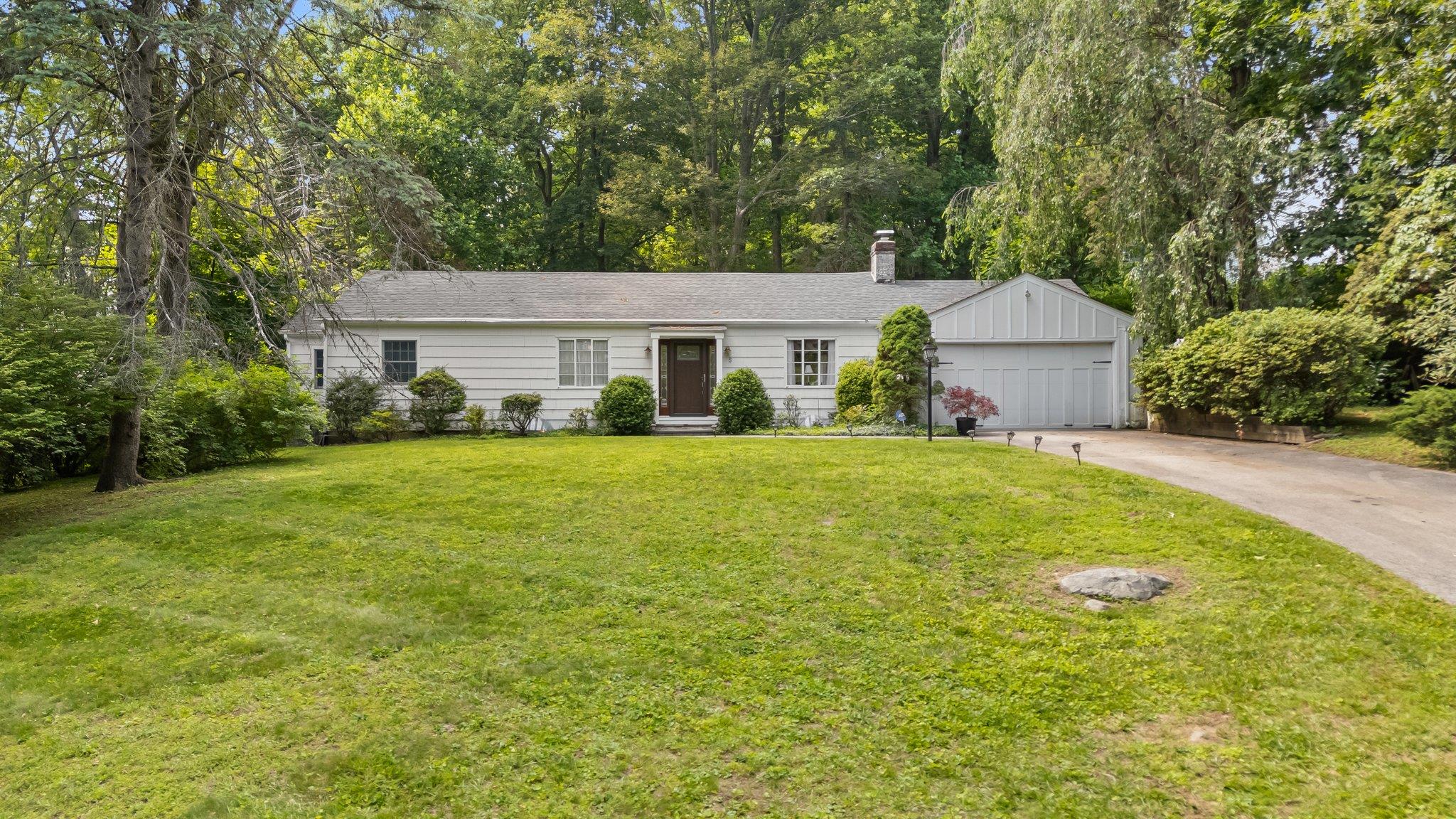 Property for Sale at Ridgeview Drive, Pleasantville, New York - Bedrooms: 3 
Bathrooms: 2 
Rooms: 7  - $749,000
