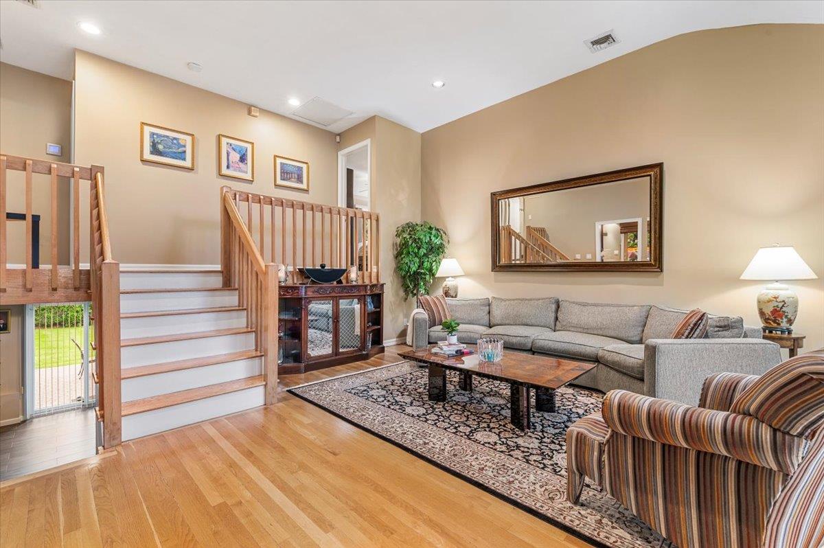 26 Tioga Drive, Jericho, New York image 4