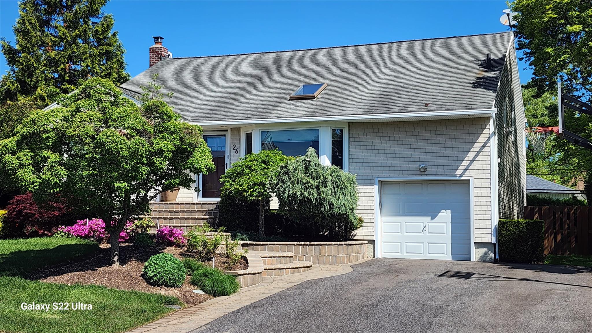 26 Tioga Drive, Jericho, New York image 1