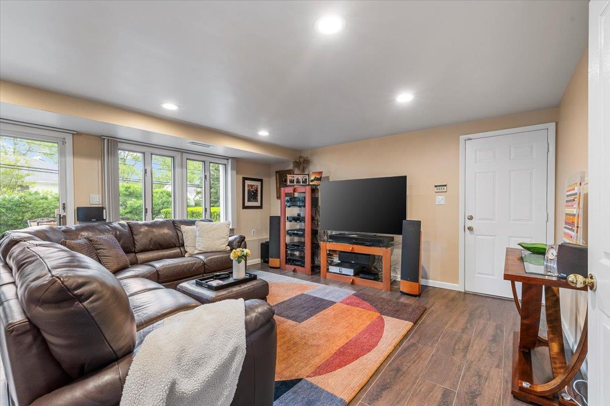 26 Tioga Drive, Jericho, New York image 23