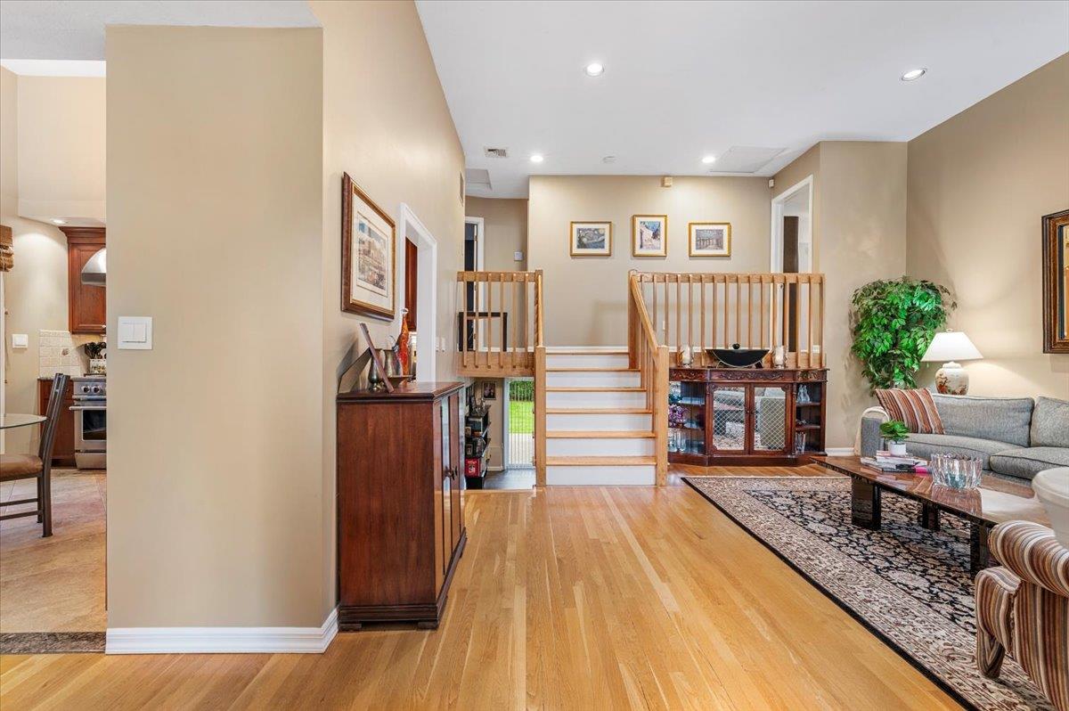 26 Tioga Drive, Jericho, New York image 3