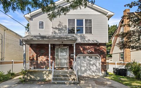 Photo of 1330 Tanglewood Road, Rockville Centre, NY 11570 (MLS # 908641)