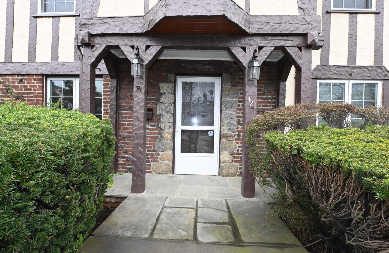 421 N Long Beach Road, Rockville Centre, New York image 3