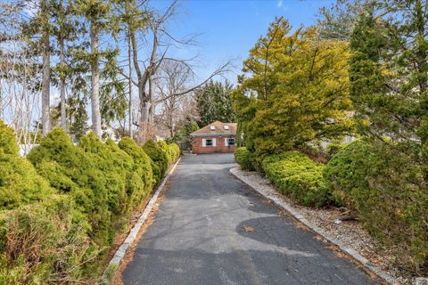 Homes For Sale - 84 Horton Place<br/> Syosset, NY 11791