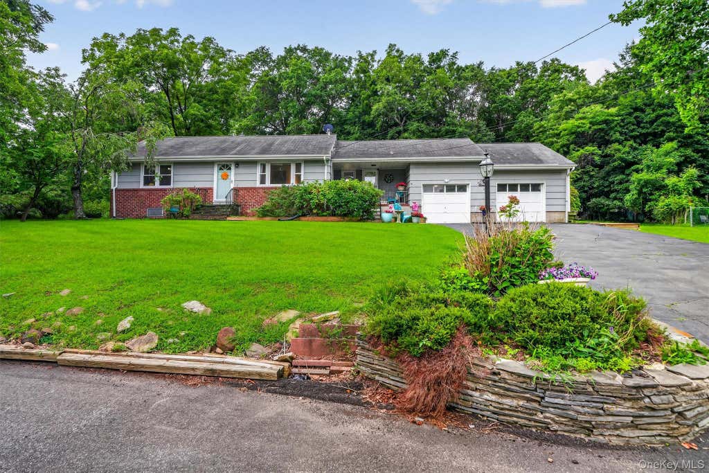 Photo of 11 Lorraine Court, New City, NY 10956 (MLS # 1036066)