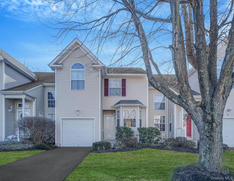 Photo of 11 Cranberry Circle, Medford, NY 11763 (MLS # 951579)