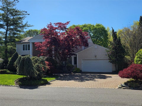Homes For Sale - 78 Woods Drive<br/> Roslyn, NY 11576