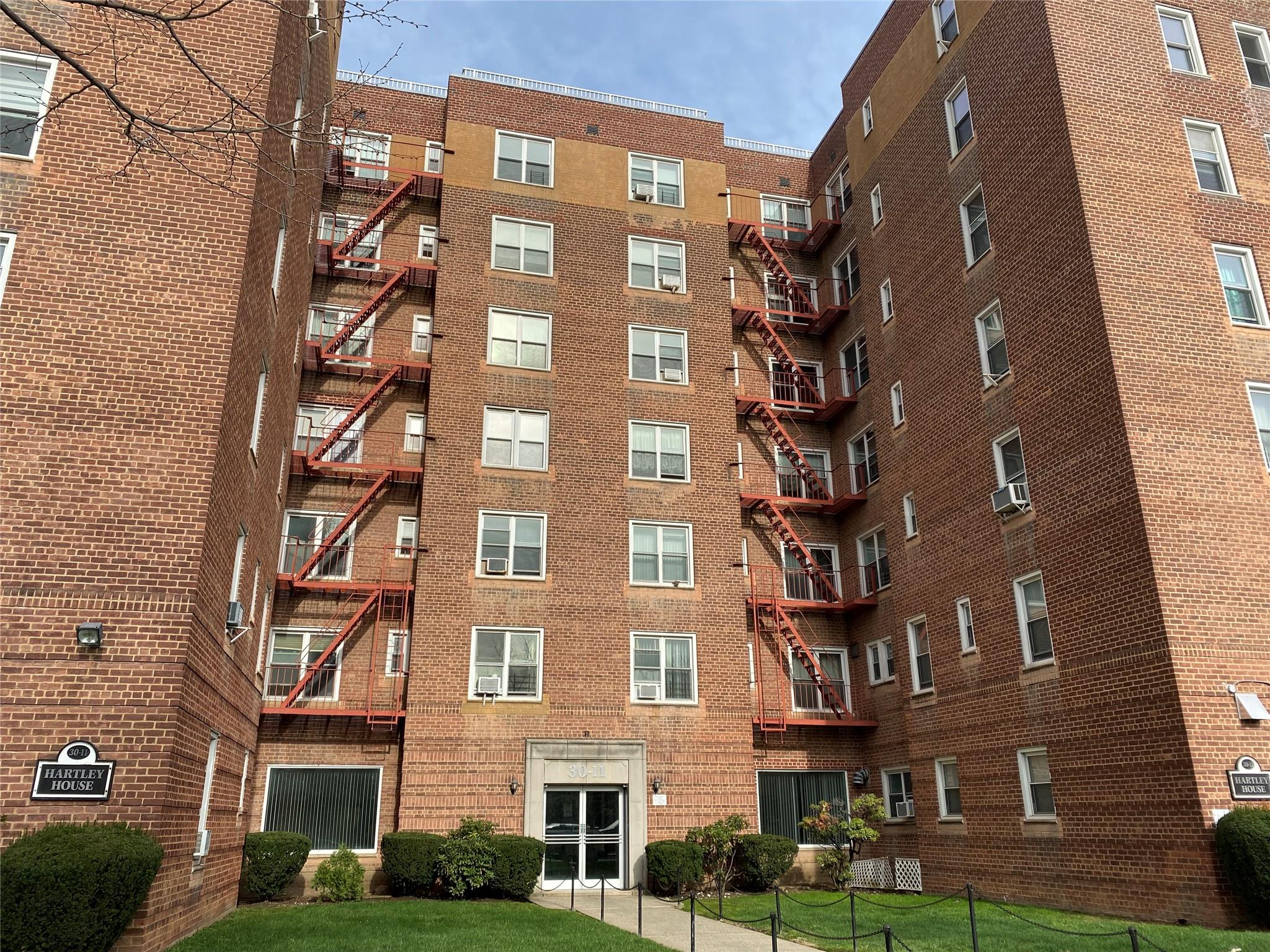 30-11 Parsons Boulevard #4J, Flushing, New York image 1