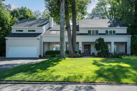 56 Oakdale Lane East Hills NY 11577
