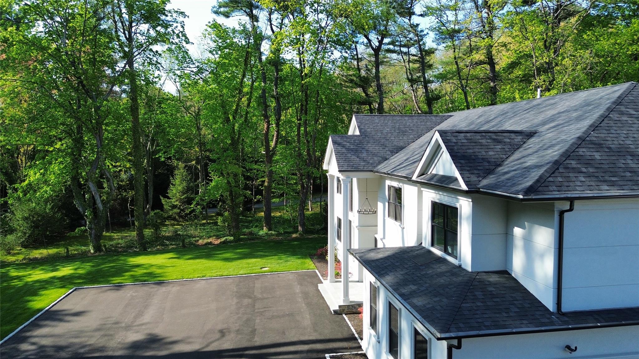 412 Mill River Road, Oyster Bay, New York image 2