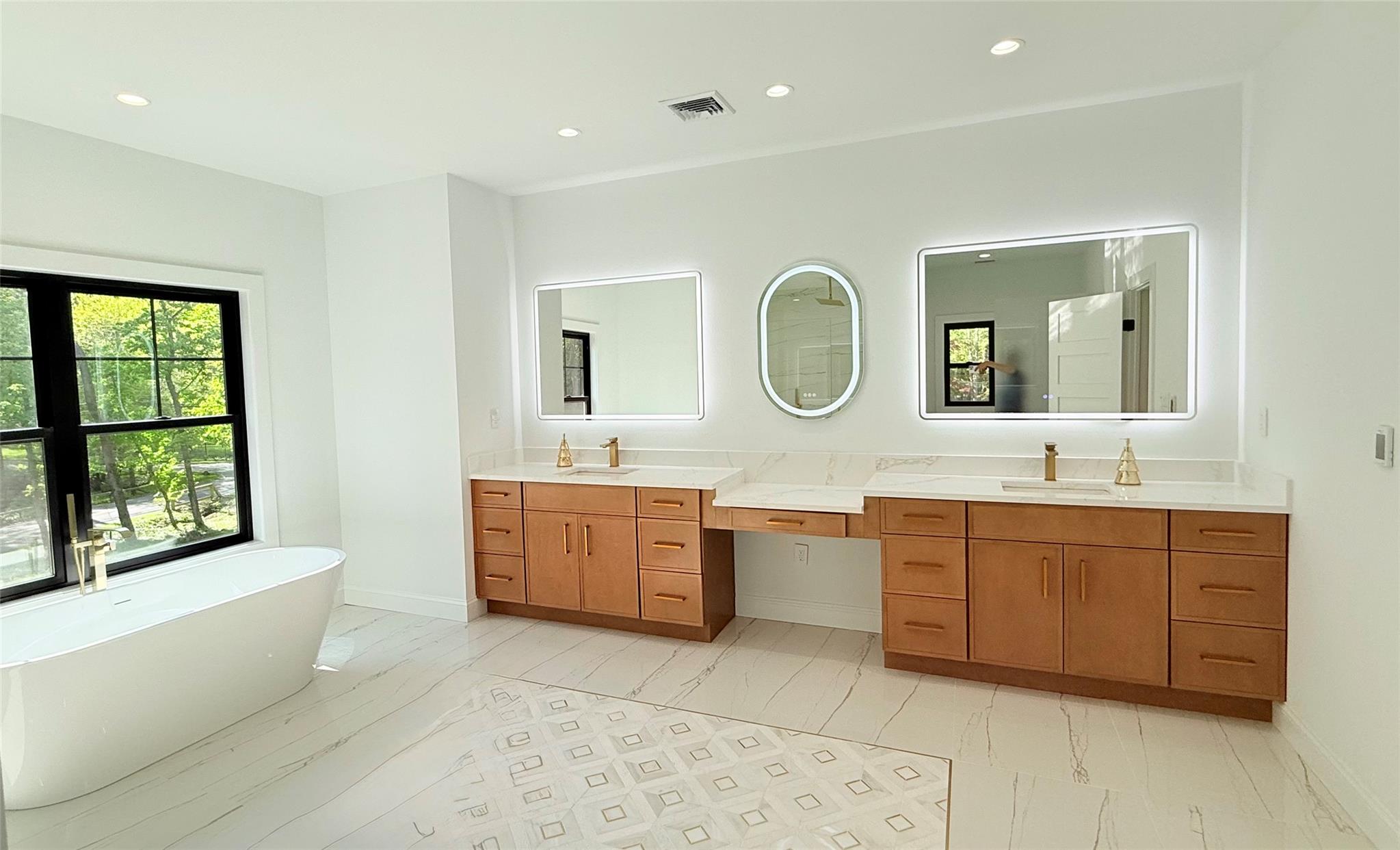 412 Mill River Road, Oyster Bay, New York image 31