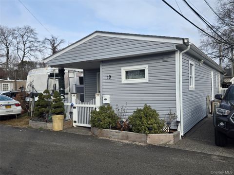19 Mobile Bay Shore NY 11706