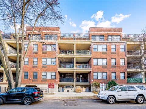Photo of 71-19 162 Street #3D, Fresh Meadows, NY 11365 (MLS # 1027656)