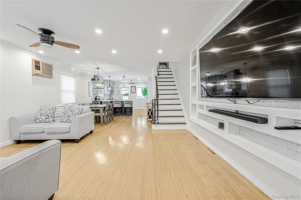 Photo of 81 Houston street St, Staten Island, NY 10302 (MLS # 939462)