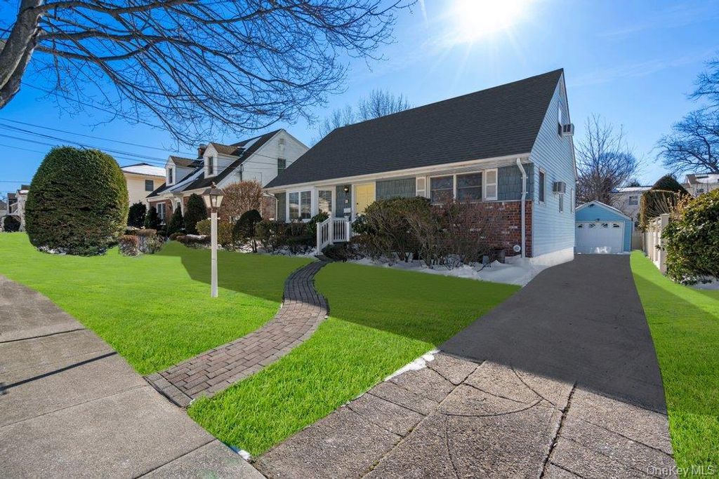 Photo of 91 Drake Street, Malverne, NY 11565 (MLS # 960430)
