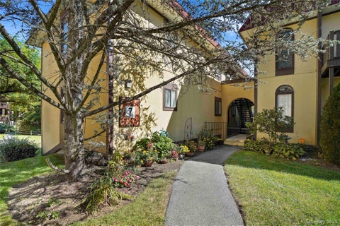 Condo For Sale - 7 Granada Crescent #2<br/> Westchester County, White Plains, NY 10603