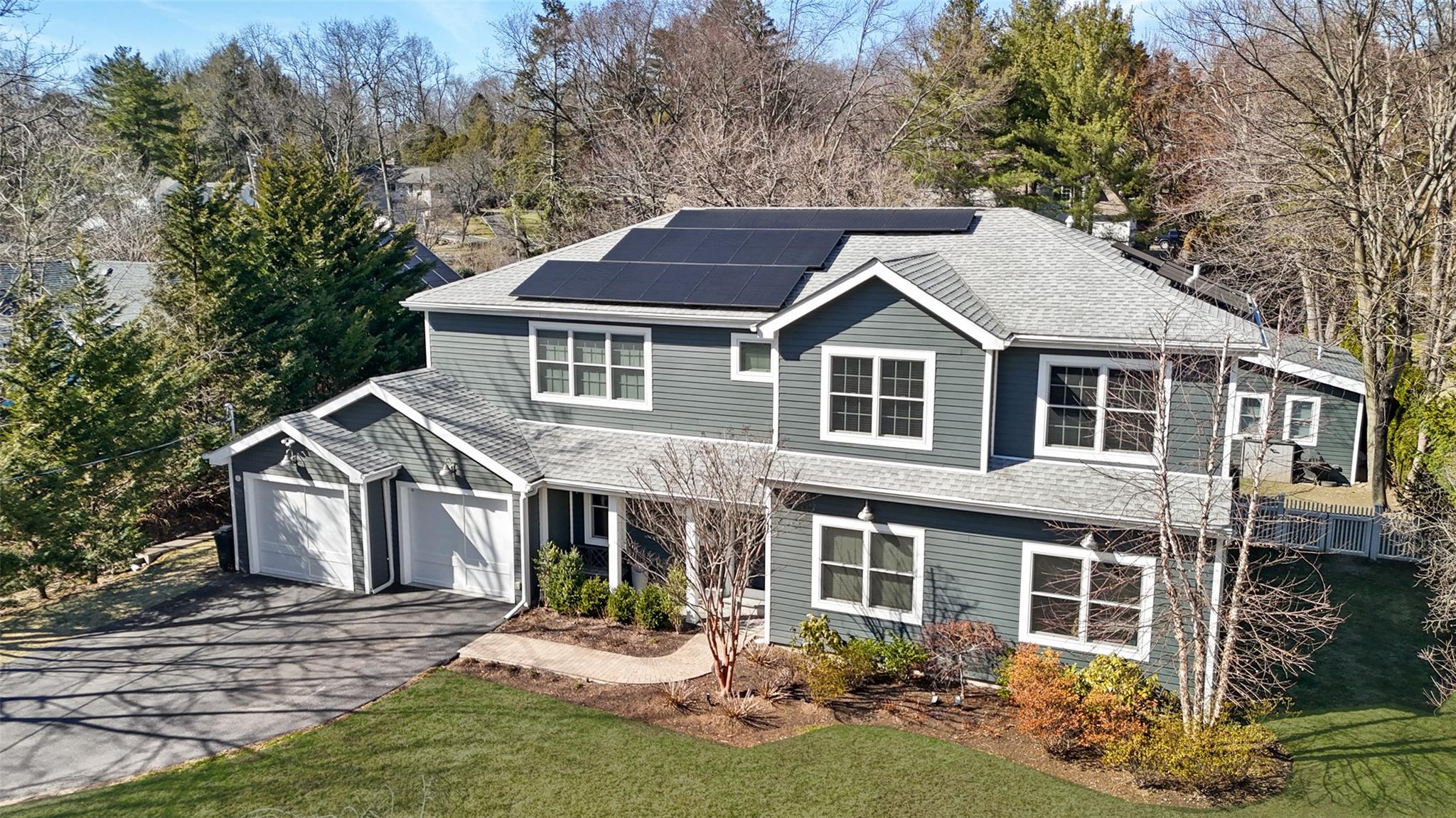 Loch Lane, Rye Brook, New York - 5 Bedrooms  
6 Bathrooms  
11 Rooms - 