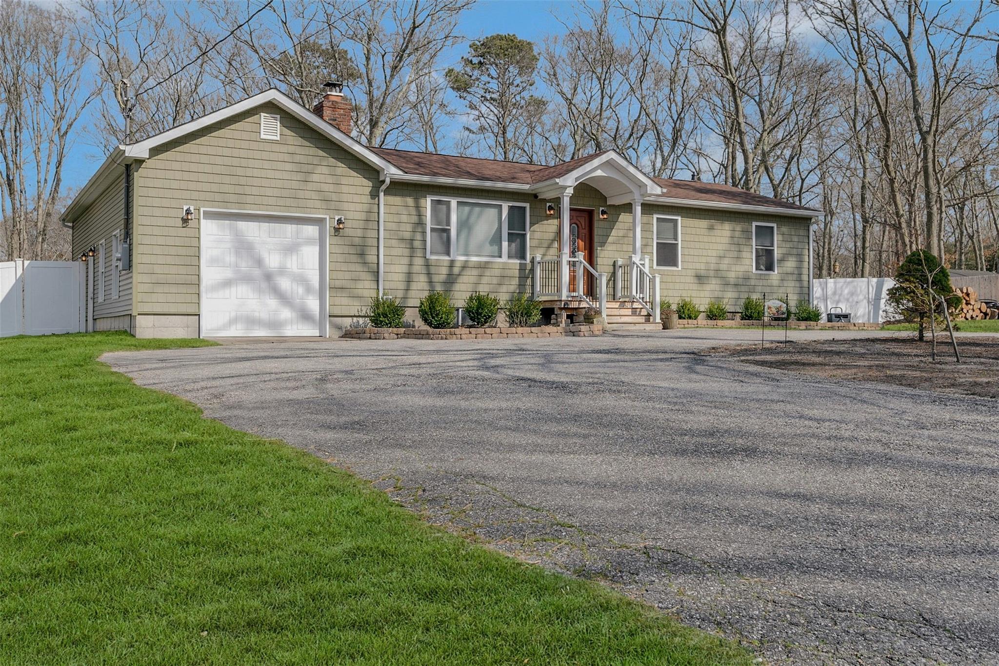 226 Highview Drive, Calverton, New York image 4