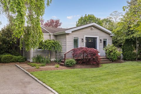 Homes For Rent - 6 West End Avenue<br/> East Quogue, NY 11942
