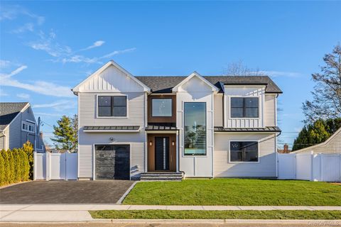 12 Friends Lane, Westbury, NY 11590 - MLS#: 941935