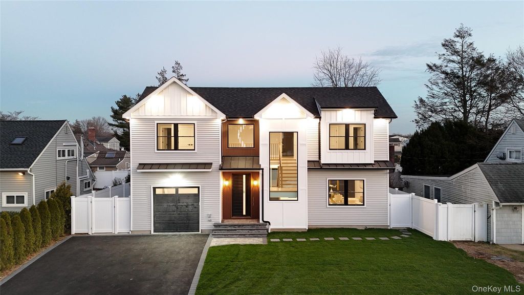 Photo of 12 Friends Lane Ln, Westbury, NY 11590 (MLS # 941935)