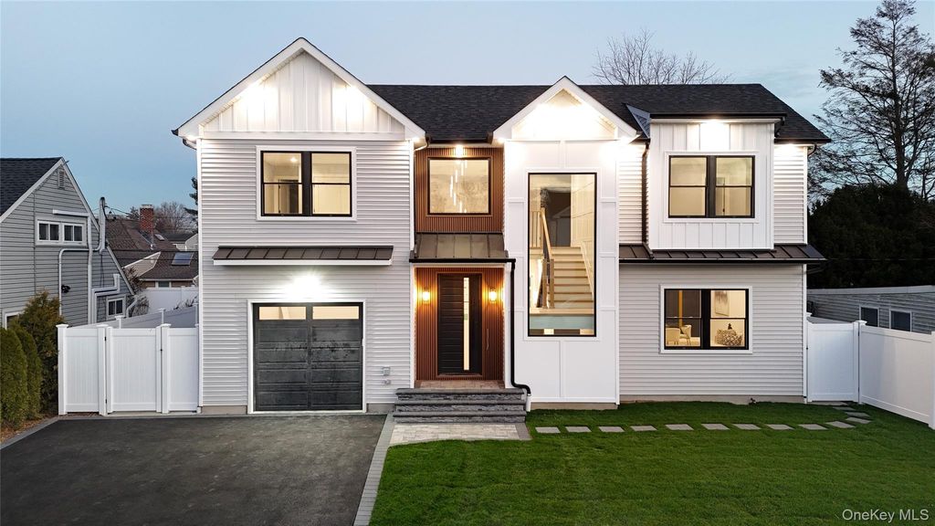 Photo of 12 Friends Lane Ln, Westbury, NY 11590 (MLS # 941935)