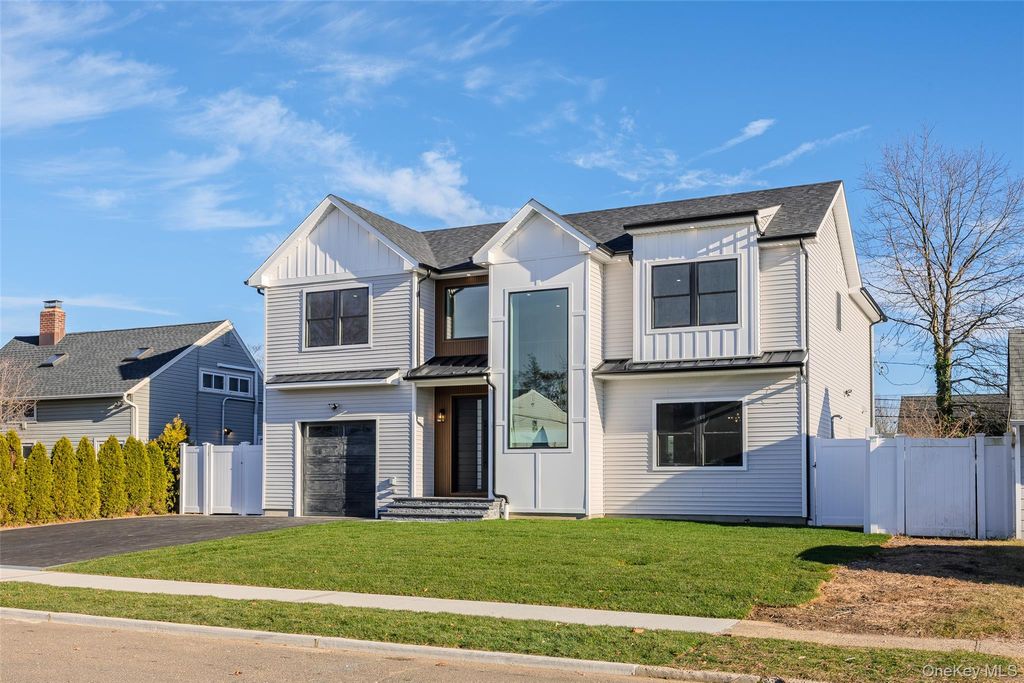 Photo of 12 Friends Lane Ln, Westbury, NY 11590 (MLS # 941935)