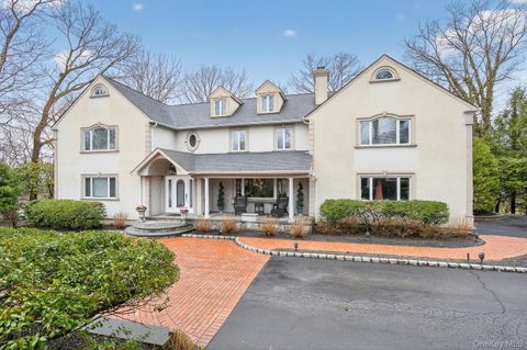 Homes For Sale - 23 Beaverhill Lane<br/> Huntington, NY 11743