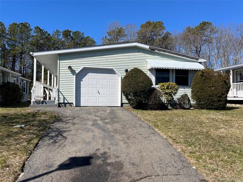 Condo For Sale - 75 Village Circle<br/> Manorville, NY 11949