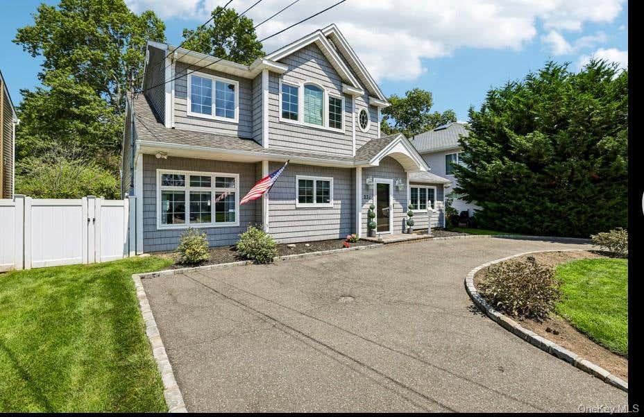 Photo of 231 Koehl Street, Massapequa Park, NY 11762 (MLS # 1038068)