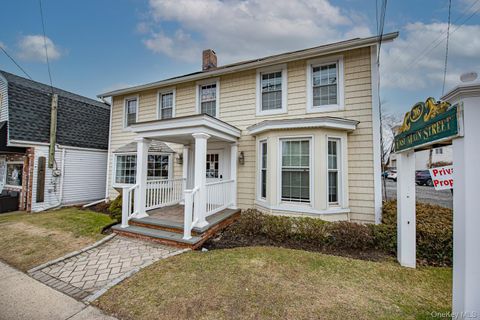 Photo of 206 E Main Street #Upper Left, Babylon, NY 11702 (MLS # 961526)