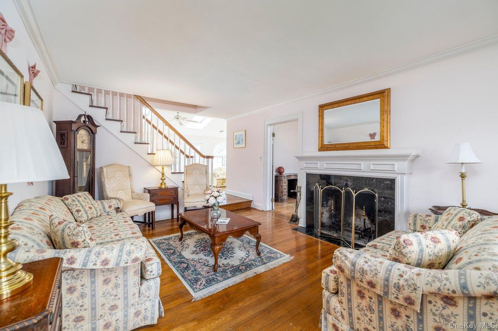 Photo of 157 Windsor Avenue, Rockville Centre, NY 11570 (MLS # 987342)