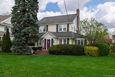 Homes For Sale - 157 Windsor Avenue<br/> Rockville Centre, NY 11570