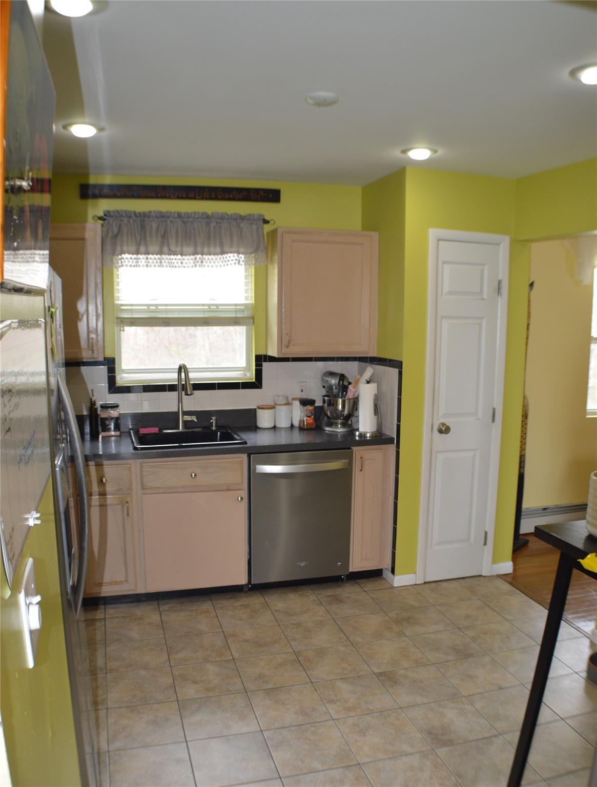 1142 Brookdale Avenue, Bay Shore, New York image 15