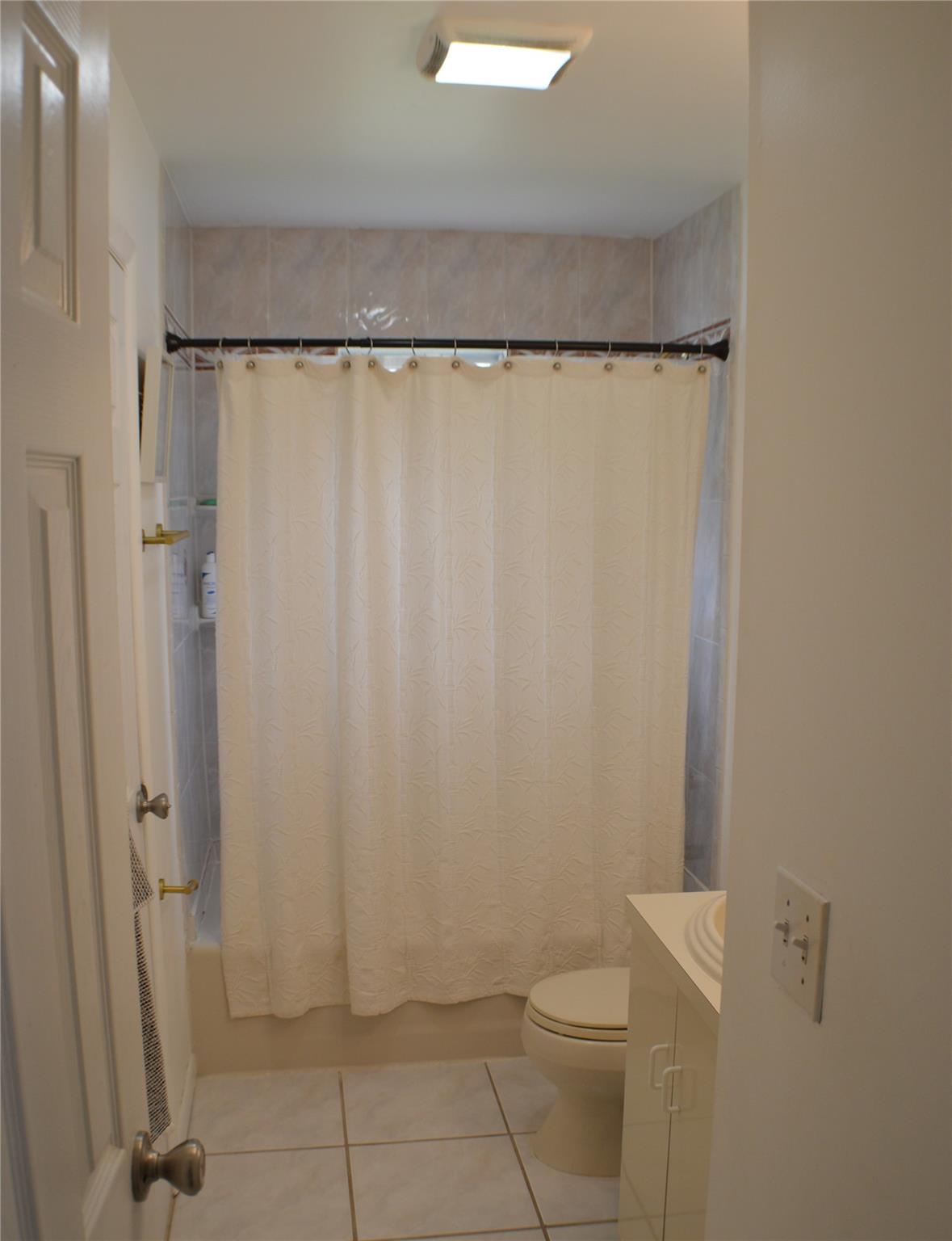 1142 Brookdale Avenue, Bay Shore, New York image 39