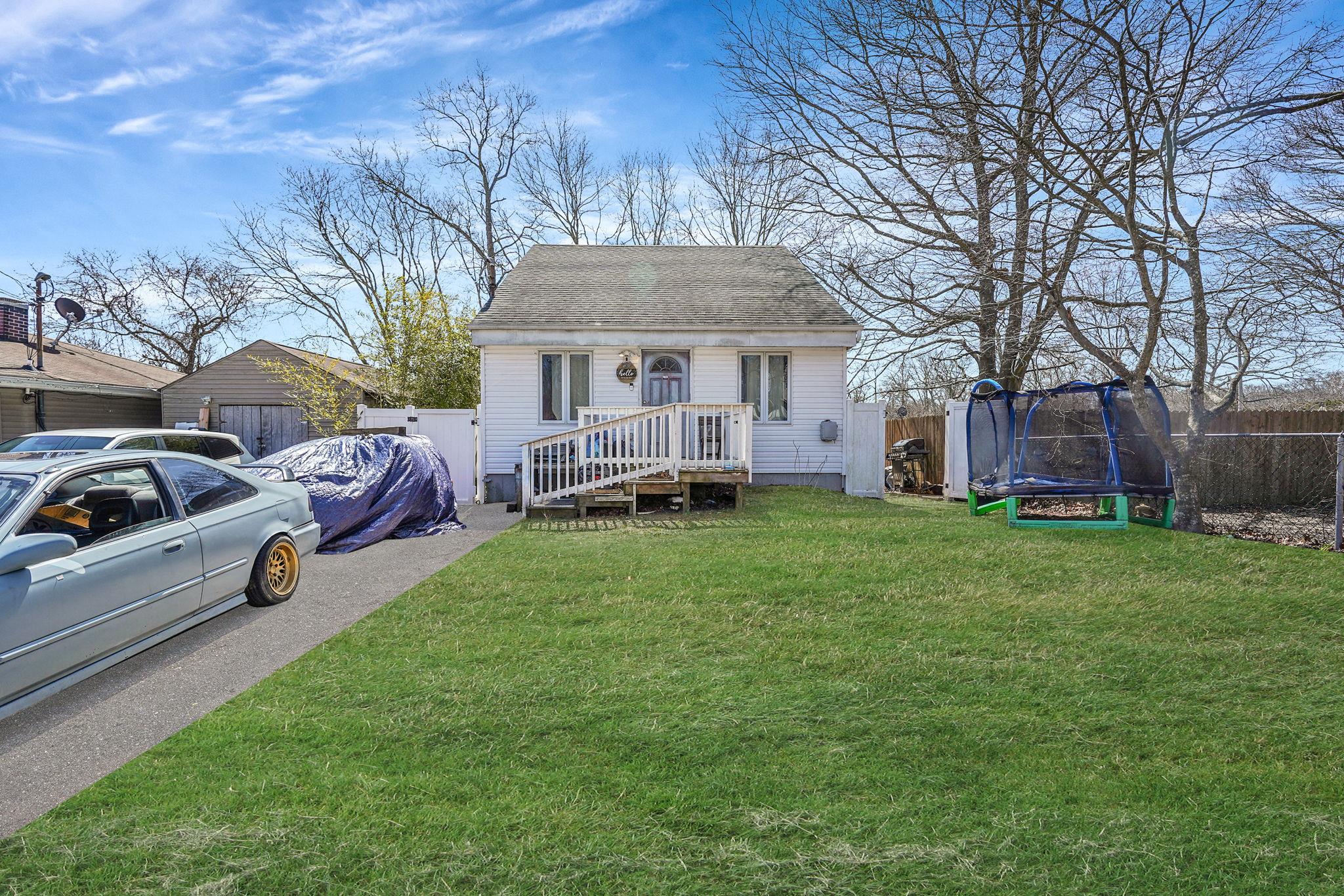 214 Mastic Boulevard, Mastic, New York image 1