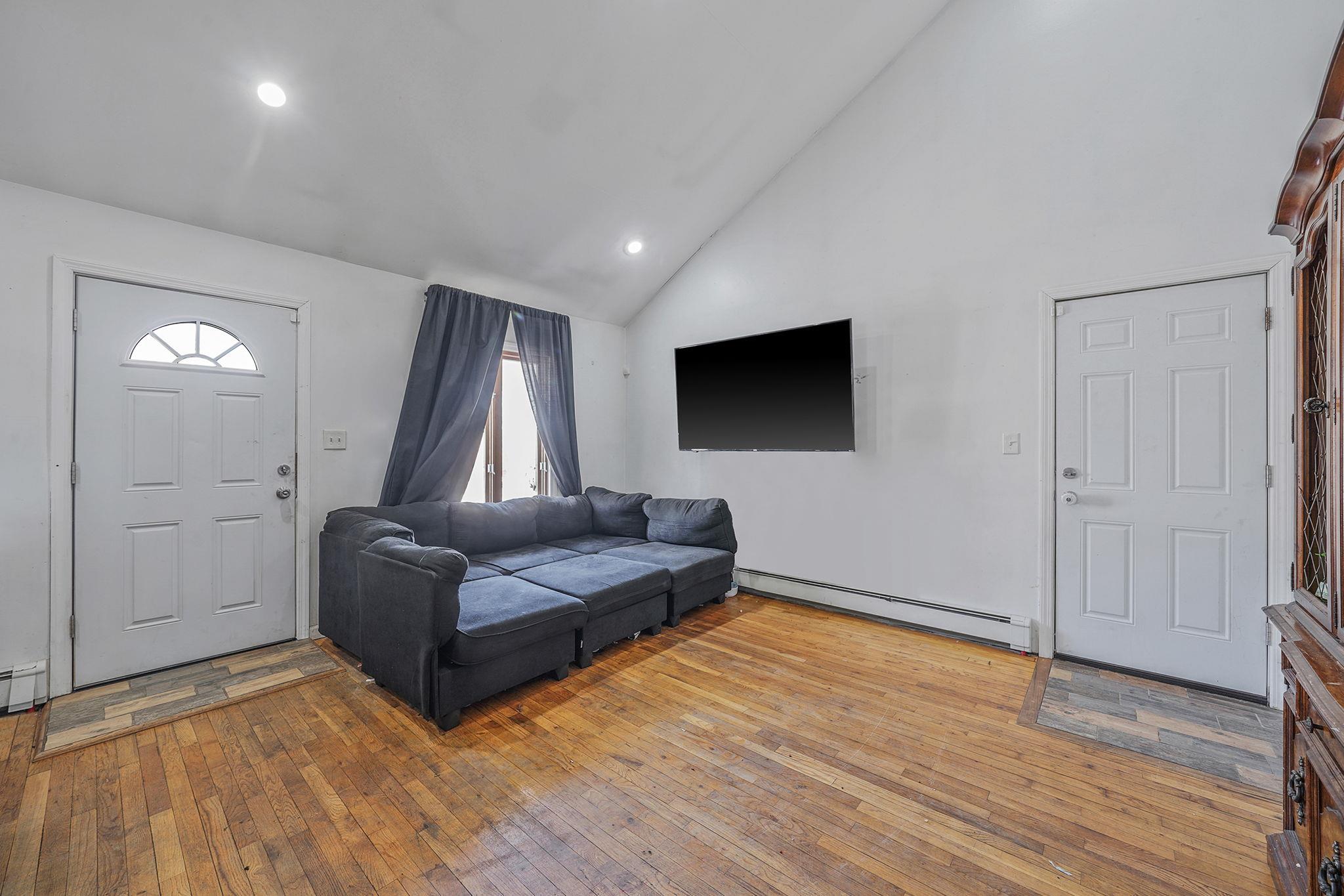 214 Mastic Boulevard, Mastic, New York image 5