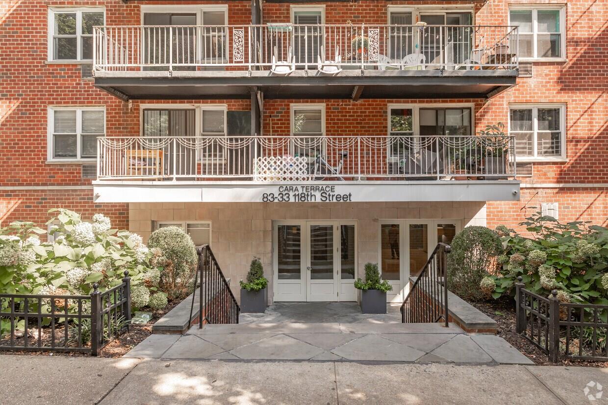 Rental Property at 118th Street 6K, Kew Gardens, Queens, NY - Bedrooms: 2 
Bathrooms: 1 
Rooms: 4  - $3,000 MO.