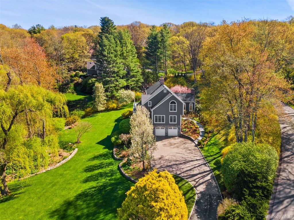 Photo of 21 Hemlock Hills, Chappaqua, NY 10514 (MLS # 981974)