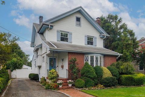 Photo of 82 Robertson Road, Lynbrook, NY 11563 (MLS # 907724)
