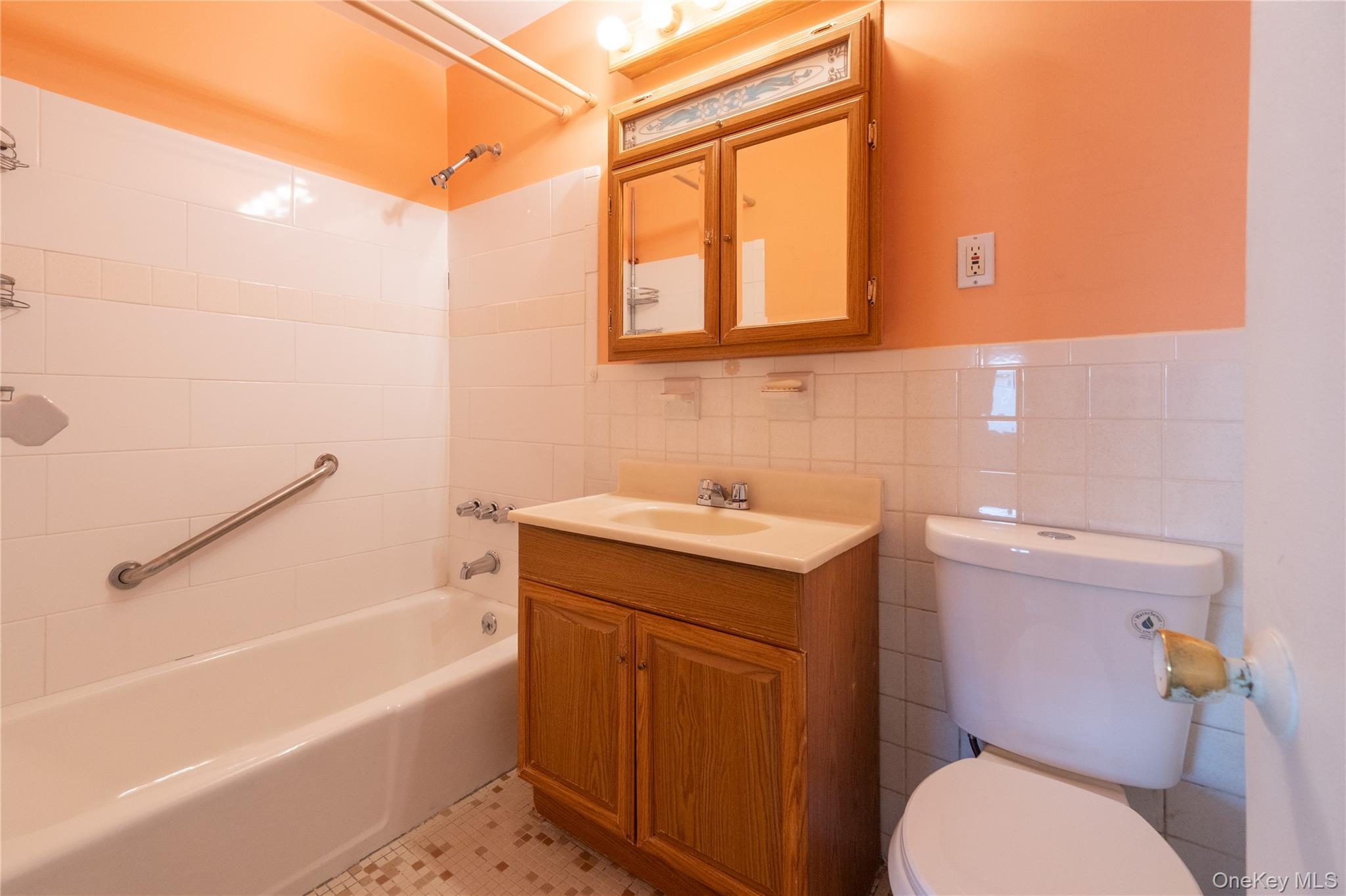 200 Centre Avenue 3B