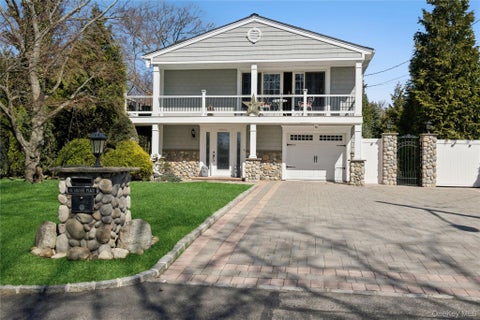 Homes For Sale - 44 Archie Place<br/> West Islip, NY 11795
