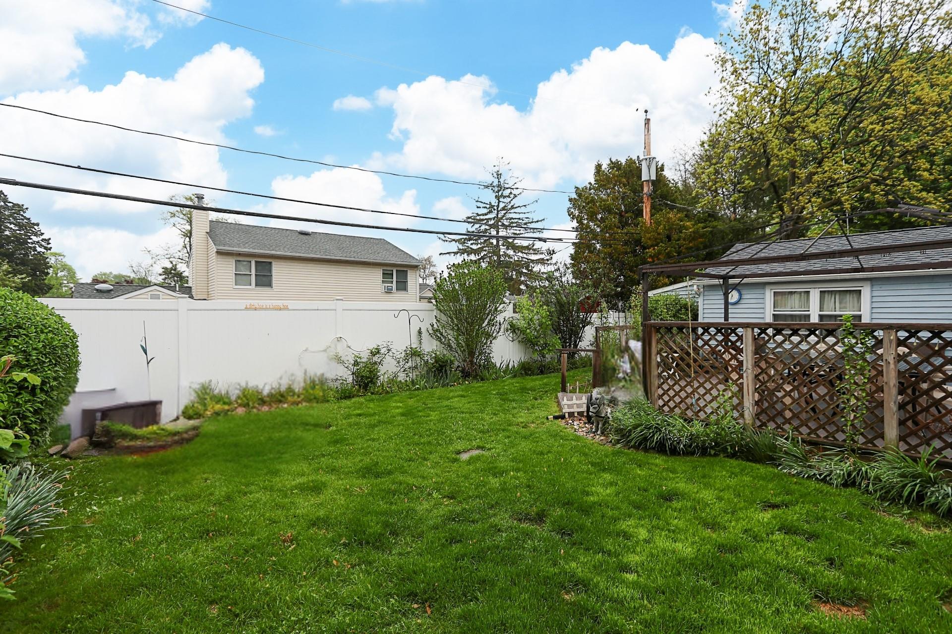 23 Collins Road, Glen Cove, New York image 32