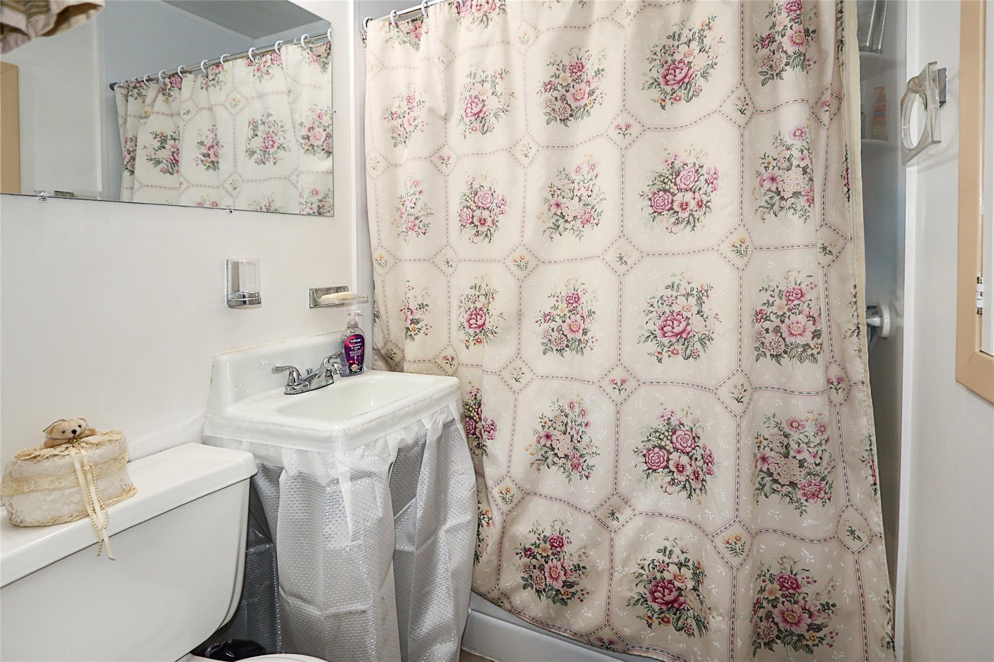 23 Collins Road, Glen Cove, New York image 19