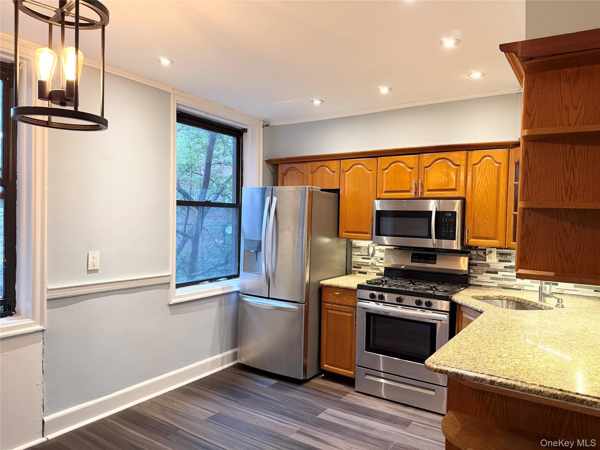 412C Larchmont Acres West 2C