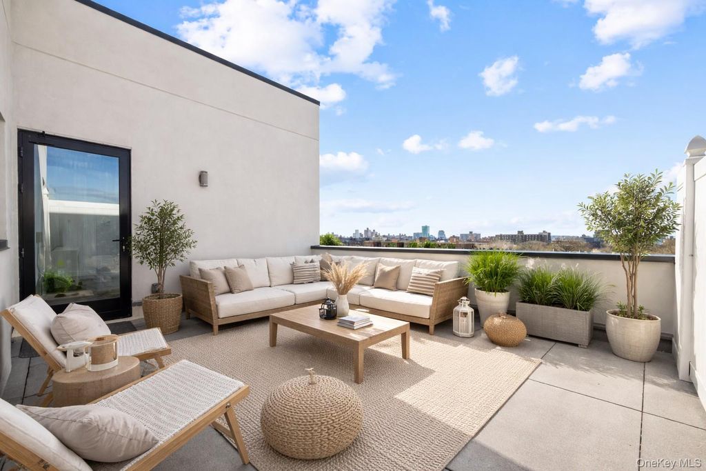 Photo of 150-02 Northern Boulevard #6E, Flushing, NY 11354 (MLS # 950359)