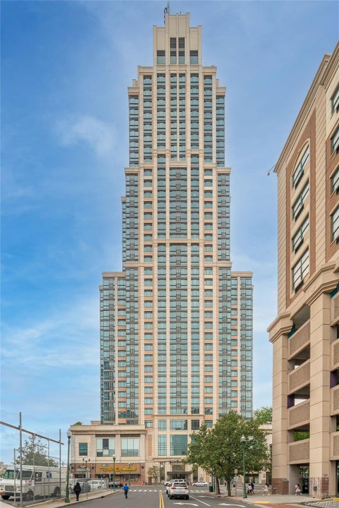 Condo For Sale - 175 Huguenot Street #3104<br/> Westchester County, New Rochelle, NY 10801